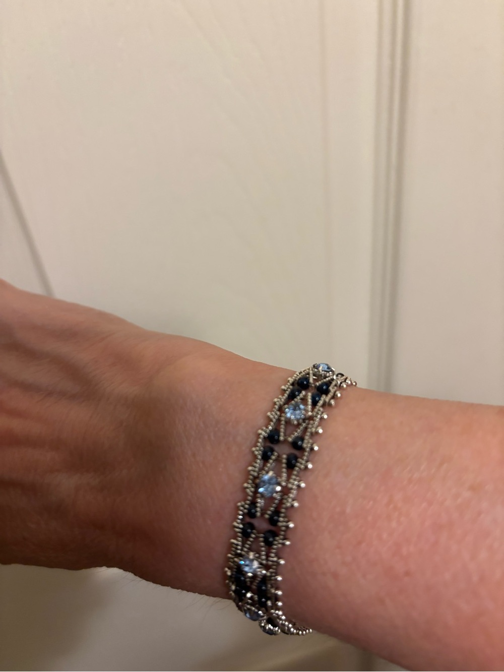 Beautiful Rhinestone of Blue and black beaded bracelet. Clasp closure. 14.00.